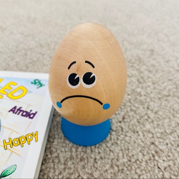 HAPE • Eggspressions Wooden Learning Toy + Book - Picture 10 of 14